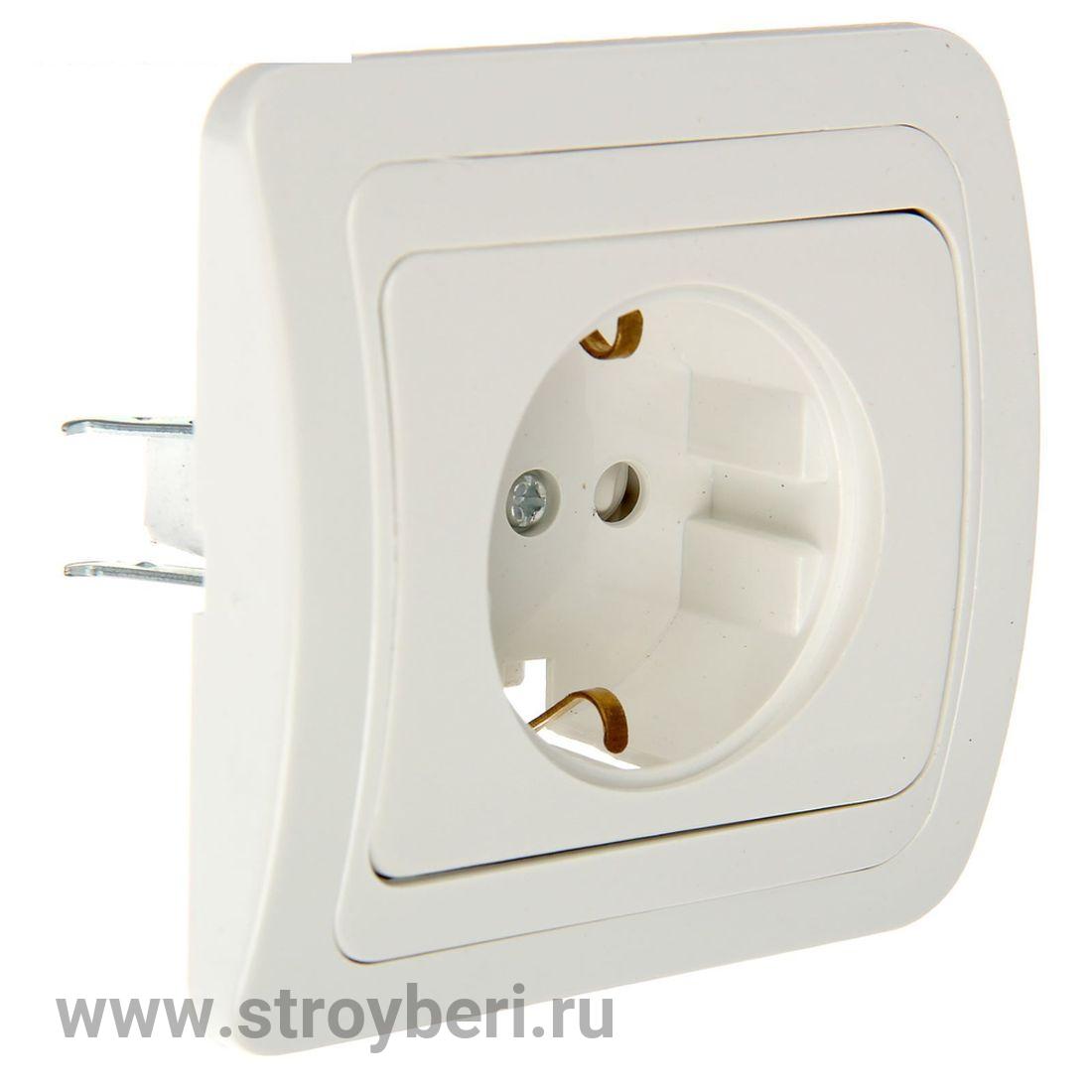 SQ1804-0024 Розетка 2П+З 16А  c защитными шторками белая 'Валдай' TDM